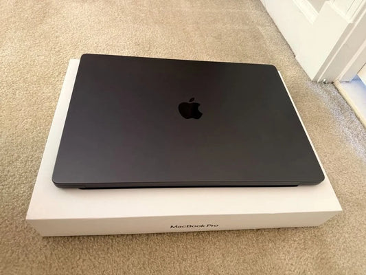 Space Black MacBook Pro 16 M4 MAX 36GB 1TB 28 cycles 100% battery!
