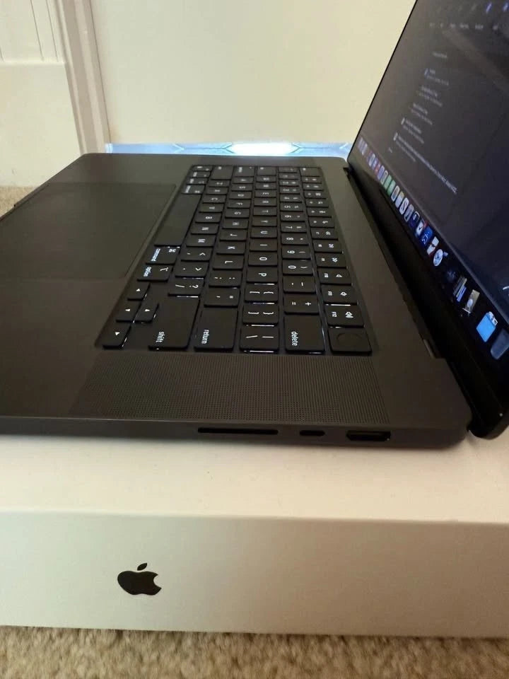 Space Black MacBook Pro 16 M4 MAX 36GB 1TB 28 cycles 100% battery!