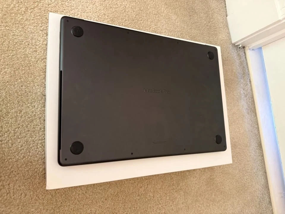 Space Black MacBook Pro 16 M4 MAX 36GB 1TB 28 cycles 100% battery!