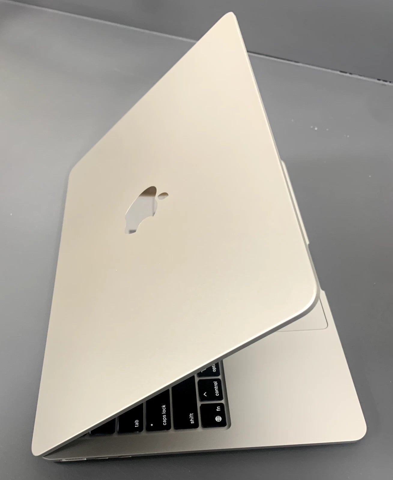 2025 silver 13-inch M4 Macbook Air 16 GB Memory 250 GB storage