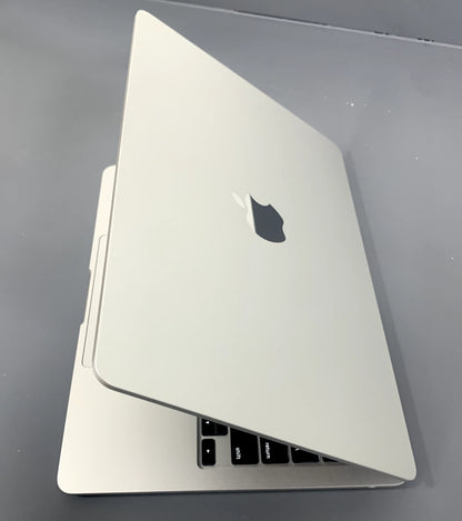 2025 silver 13-inch M4 Macbook Air 16 GB Memory 250 GB storage