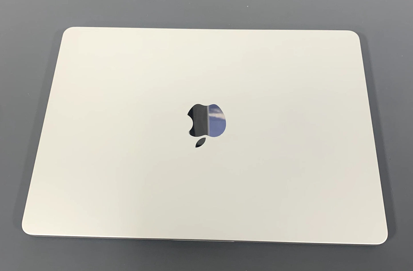 2025 silver 13-inch M4 Macbook Air 16 GB Memory 250 GB storage